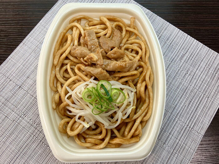 甘辛ソース仕立て　ホルモン焼うどん