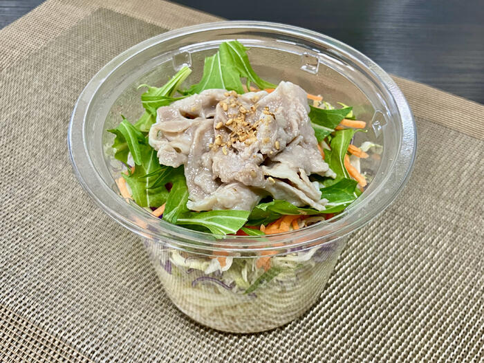 振って食べる！豚しゃぶのパスタサラダ