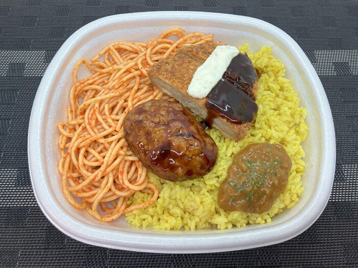 トルコライス（メンチカツ・ハンバーグ）