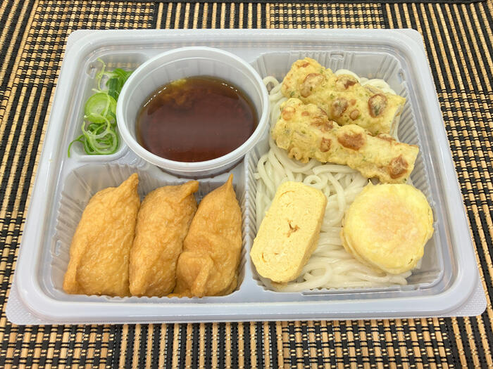 冷しちくわ玉子天うどんといなり寿司