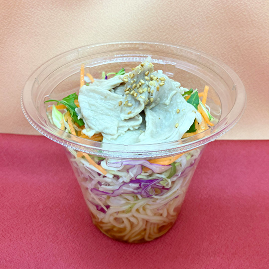 振って食べる！豚しゃぶのパスタサラダ